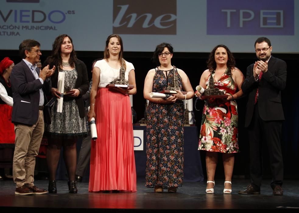 Ceremonia de entrega de los premios del XXIV concurso y muestra del Folclore Ciudad de Oviedo