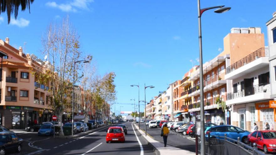 La zona comercial del casco urbano de Santa Úrsula, donde se concentran numerosos negocios.