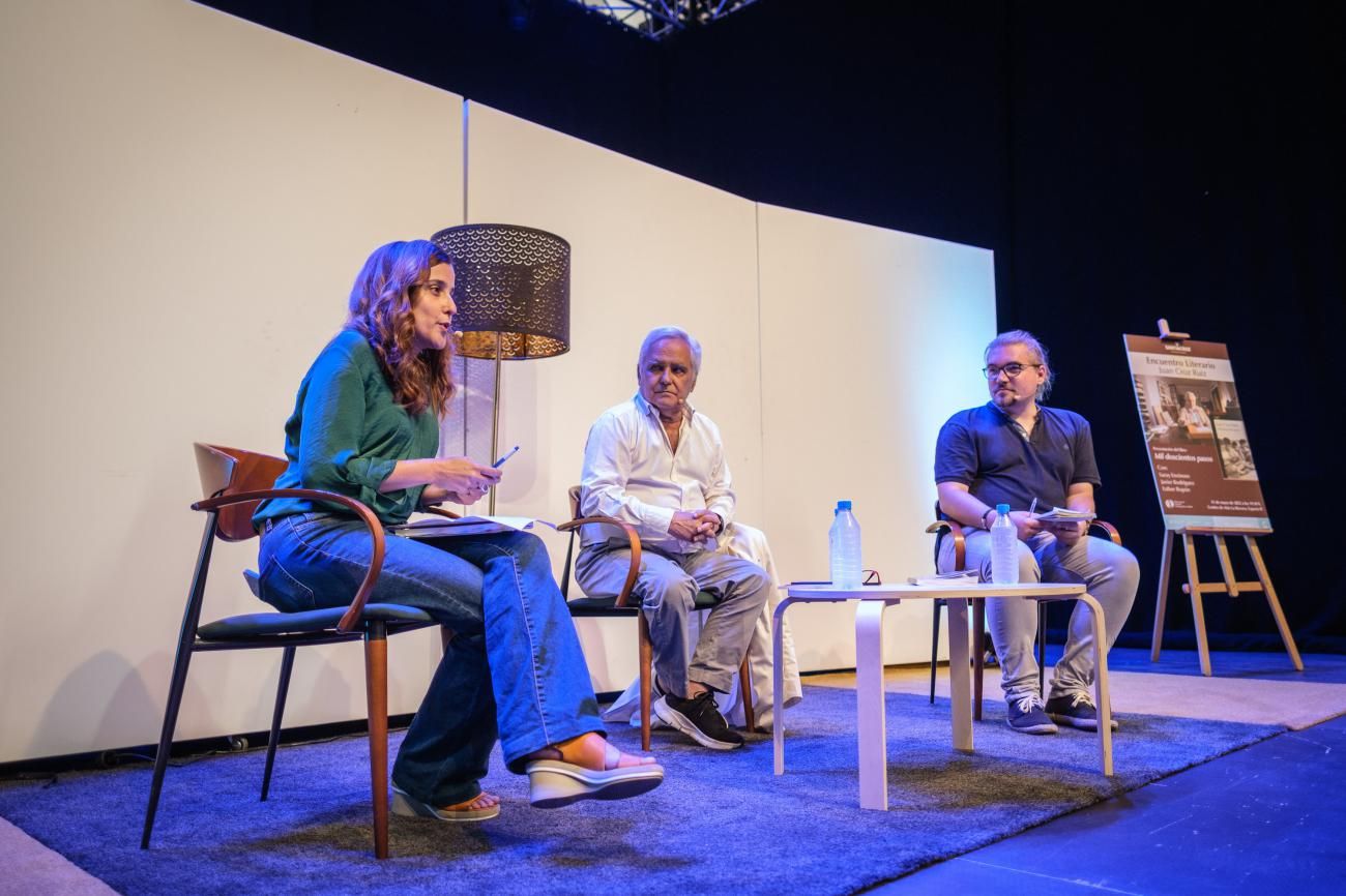 Presentación del libro de Juan Cruz Ruiz 'Mil doscientos pasos'