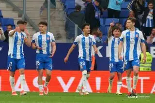 El Espanyol sabe sufrir y sigue con el ascenso directo entre ceja y ceja