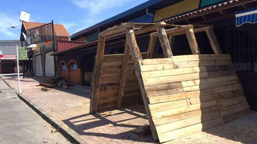 Obras de remodelación del nuevo stand de Hunosa en el recinto de la Feria de Muestras.