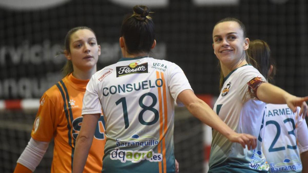 Las jugadoras del STV Roldán celebran un gol.