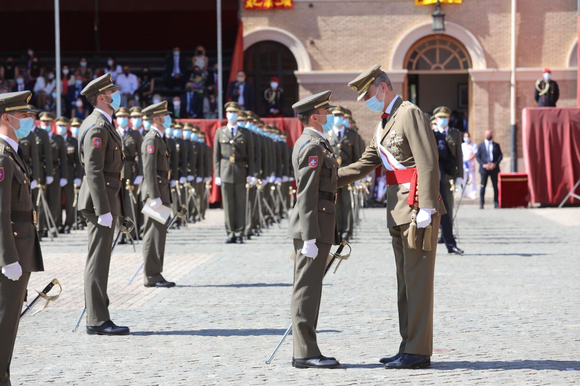 El Rey preside la entrega de despachos a los nuevos oficiales del Ejército y la Guardia Civil