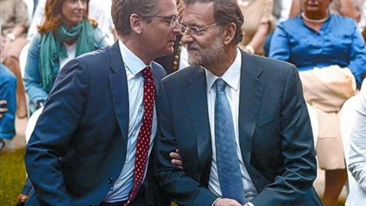 Rajoy junto a Basagoiti, en un acto en San Sebastián, durante la campaña electoral vasca.