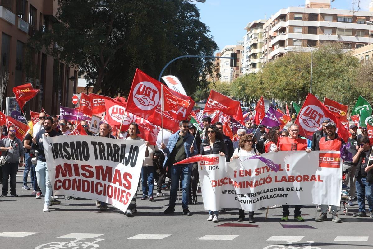 La protesta ha recorrido las calles de Alicante.