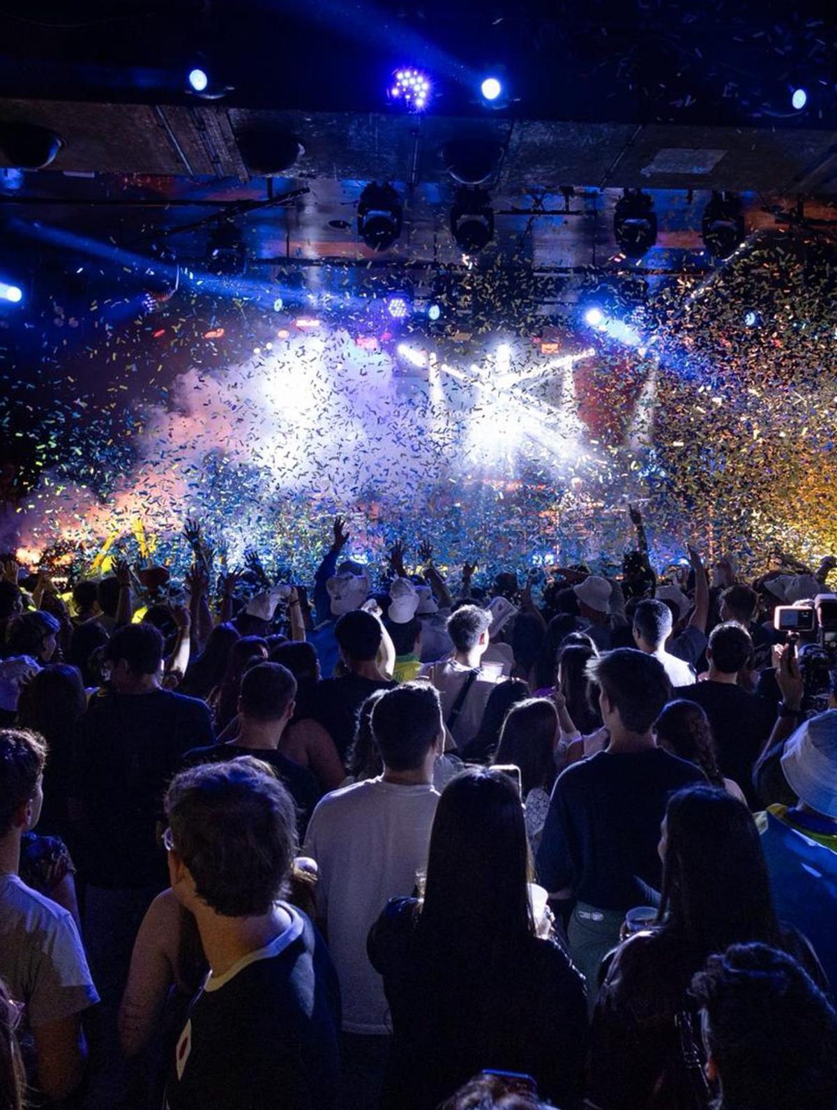El ritmo canario hace bailar a más de dos mil personas en Madrid