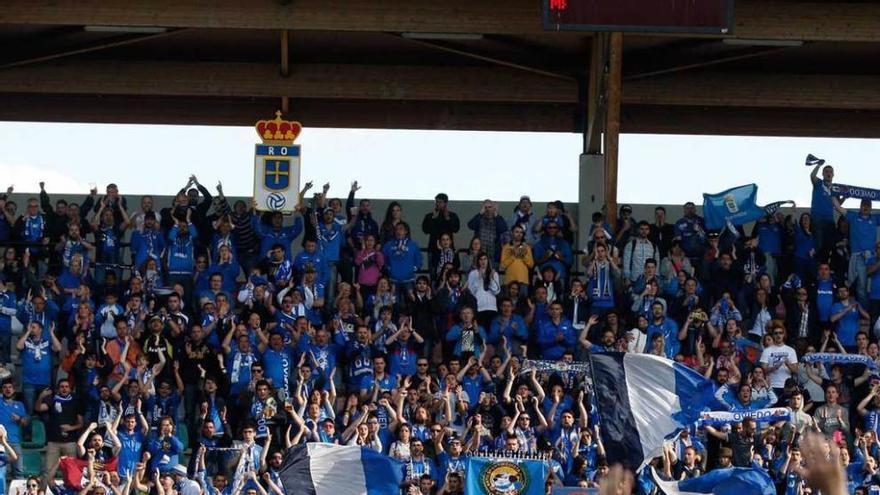 Los jugadores saludan a los aficionados en Zamora.