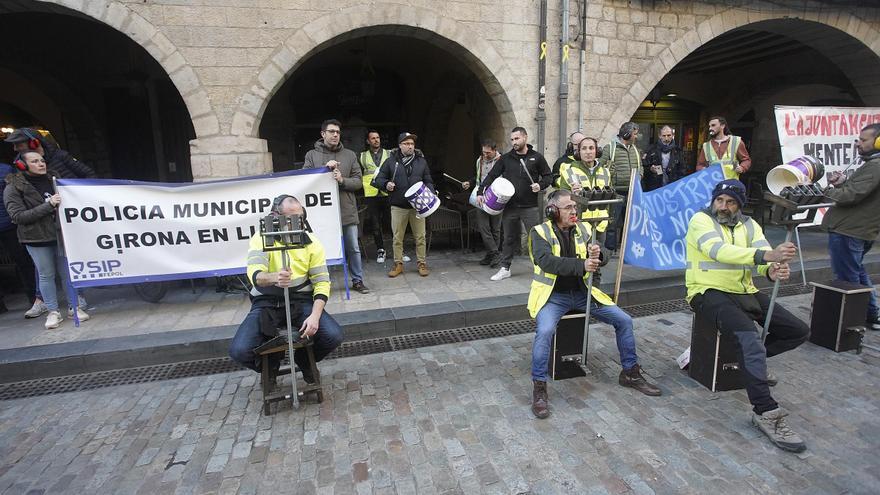 Treballadors municipals de Girona irrompen al despatx de Lluc Salellas