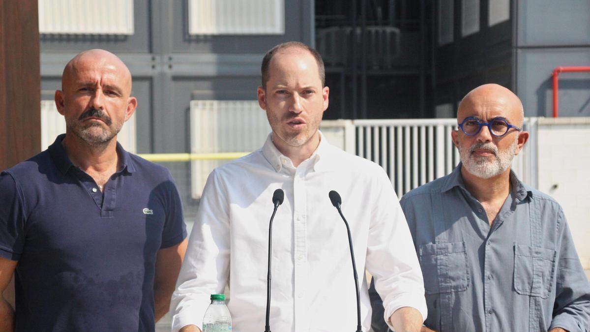 El secretario general del PP catalán, Juan Fernández, junto al vicesecretario de Igualdad del PP, Jaime de los Santos, y el edil en Barcelona, Daniel Sirera.