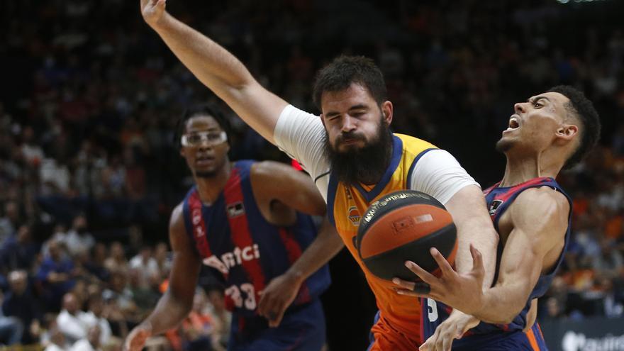 El Baskonia le gana el pulso al Valencia Basket y acaricia la semifinal