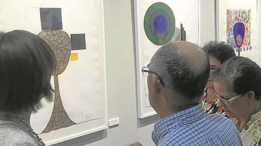 Miguel Sansón expone cuadros y figuras de hierro en honor a la mujer