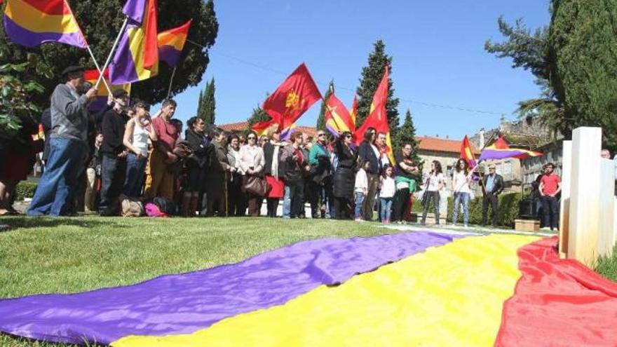 Acto homenaje a los represaliados en el cementerio de San Francisco. // Iñaki Osorio