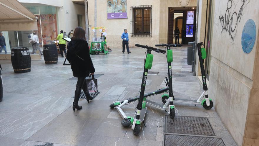 Los patinetes eléctricos han empezado a poblar las calles del Centro.