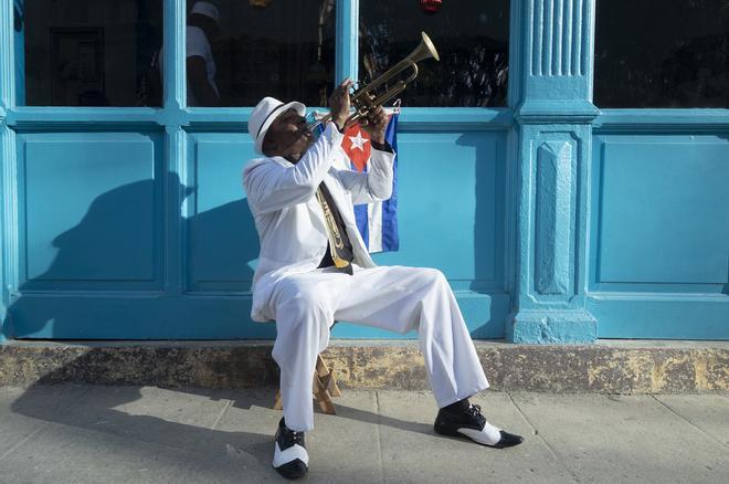 La música impregna las calles de La Habana