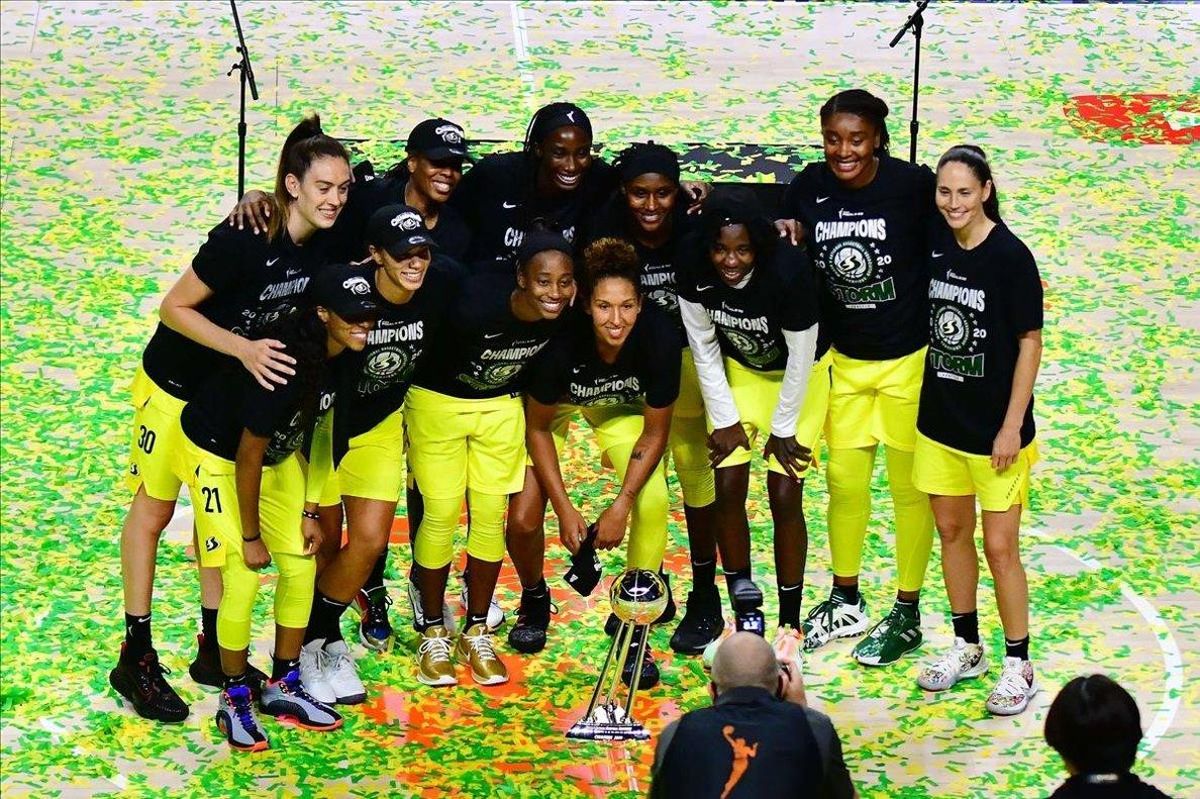 lmendiola55295774 palmetto florida october 06 the seattle storm poses for 201007105221 lmendiola55295774 palmetto florida october 06 the seattle storm poses for 201007105221