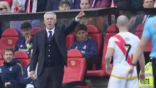Ancelotti, tras perder a Carvajal por expulsión y a Camavinga por protestar: "Lo hablaré a nivel personal con los jugadores"