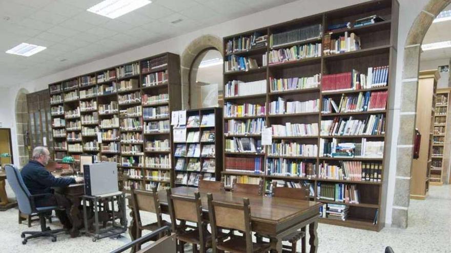 Interior de la Biblioteca Histórico Militar del cuartel de Atocha.