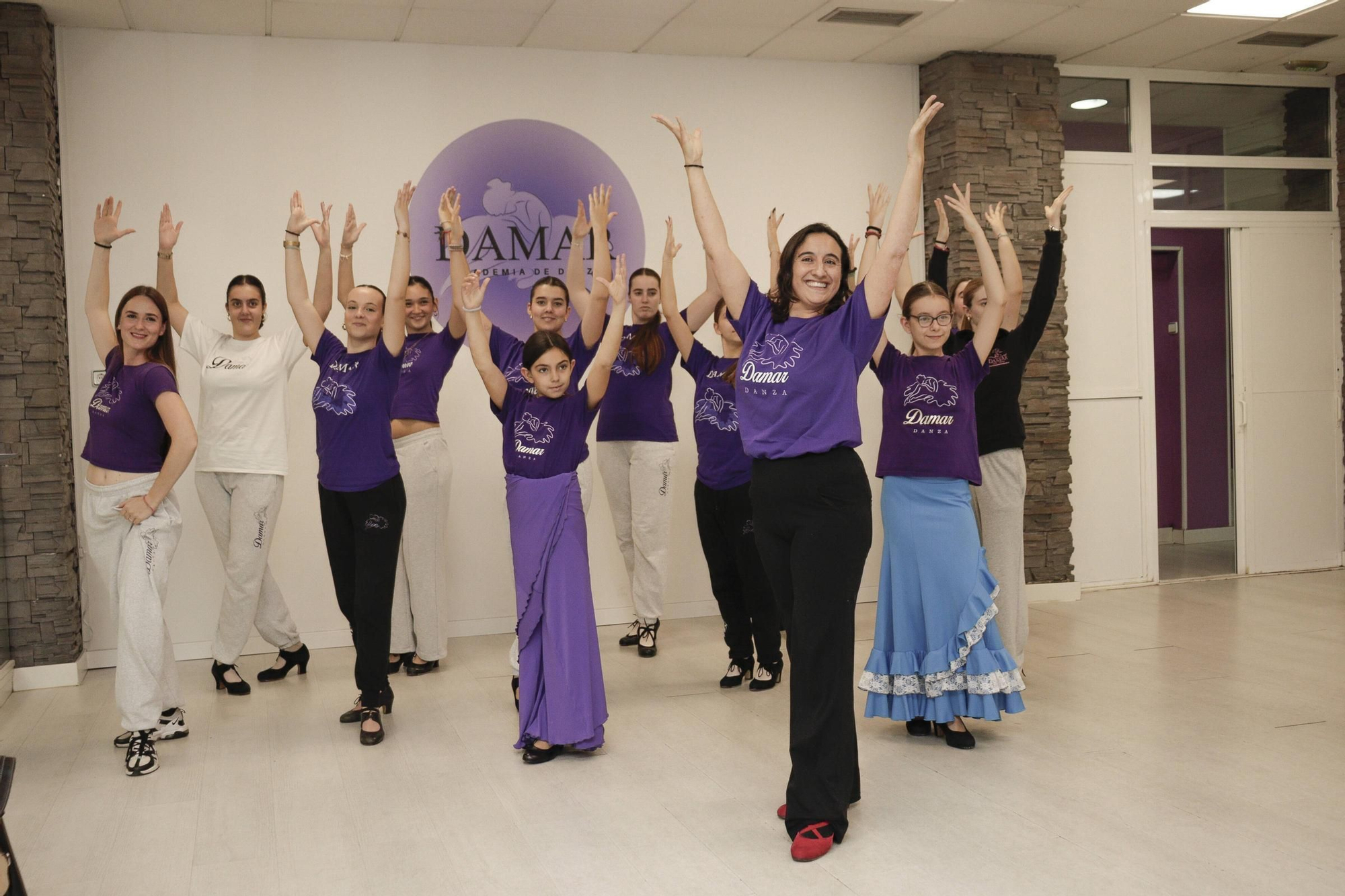 Bailando de La Calzada a Dijon, así será la hazaña de las alumnas gijonesas de la academia Damar (en imágenes)