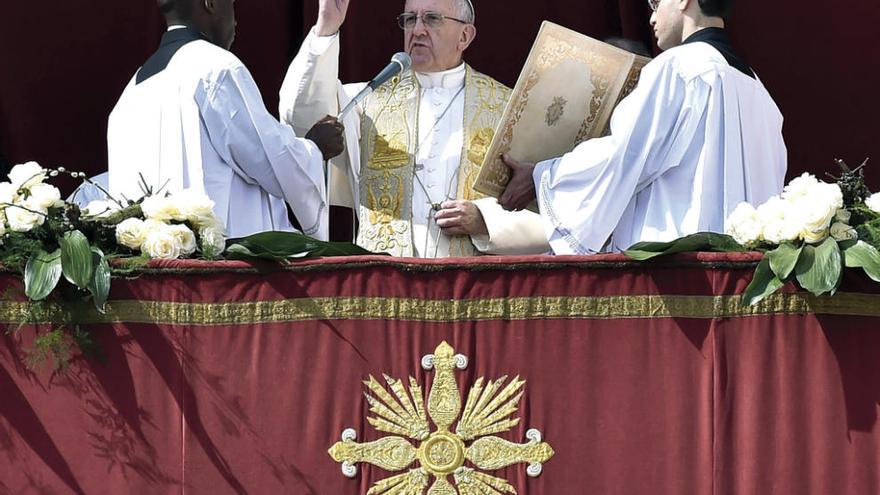 El Papa Francisco, en un momento de su misa de Pascua. // Efe