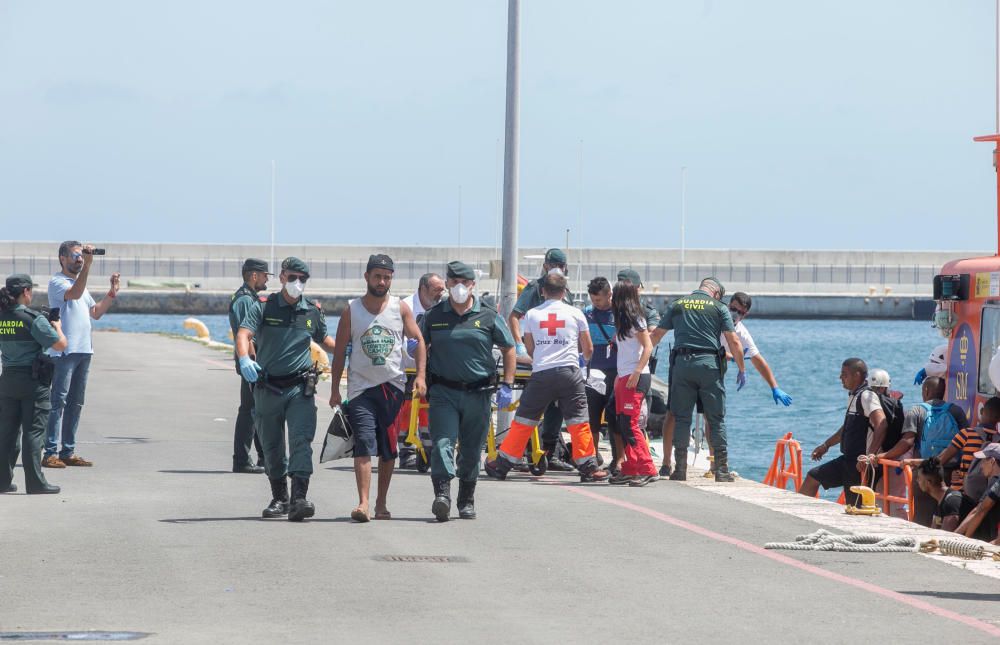 Interceptada otra patera a 50 millas de la costa de Alicante con 19 inmigrantes