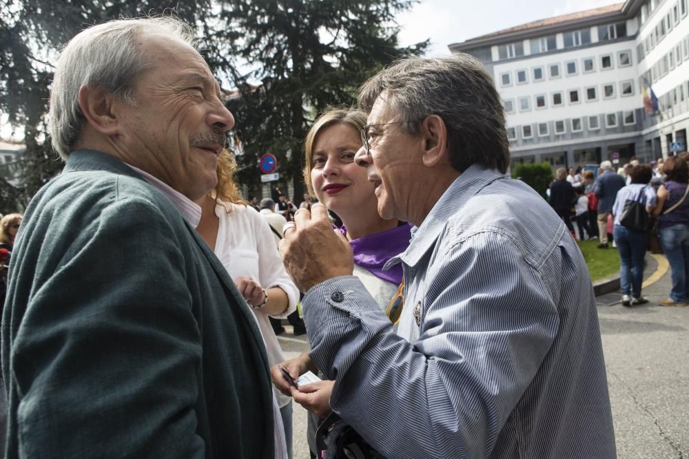 Alcalde y concejales del Ayuntamiento de Oviedo celebran el día del bollo