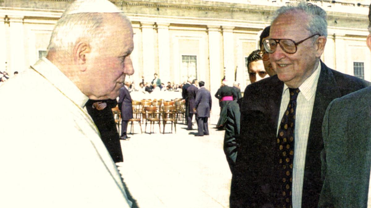 Ignacio Larramendi, en una visita de la Fundación Mapfre América  al Vaticano en 1994.