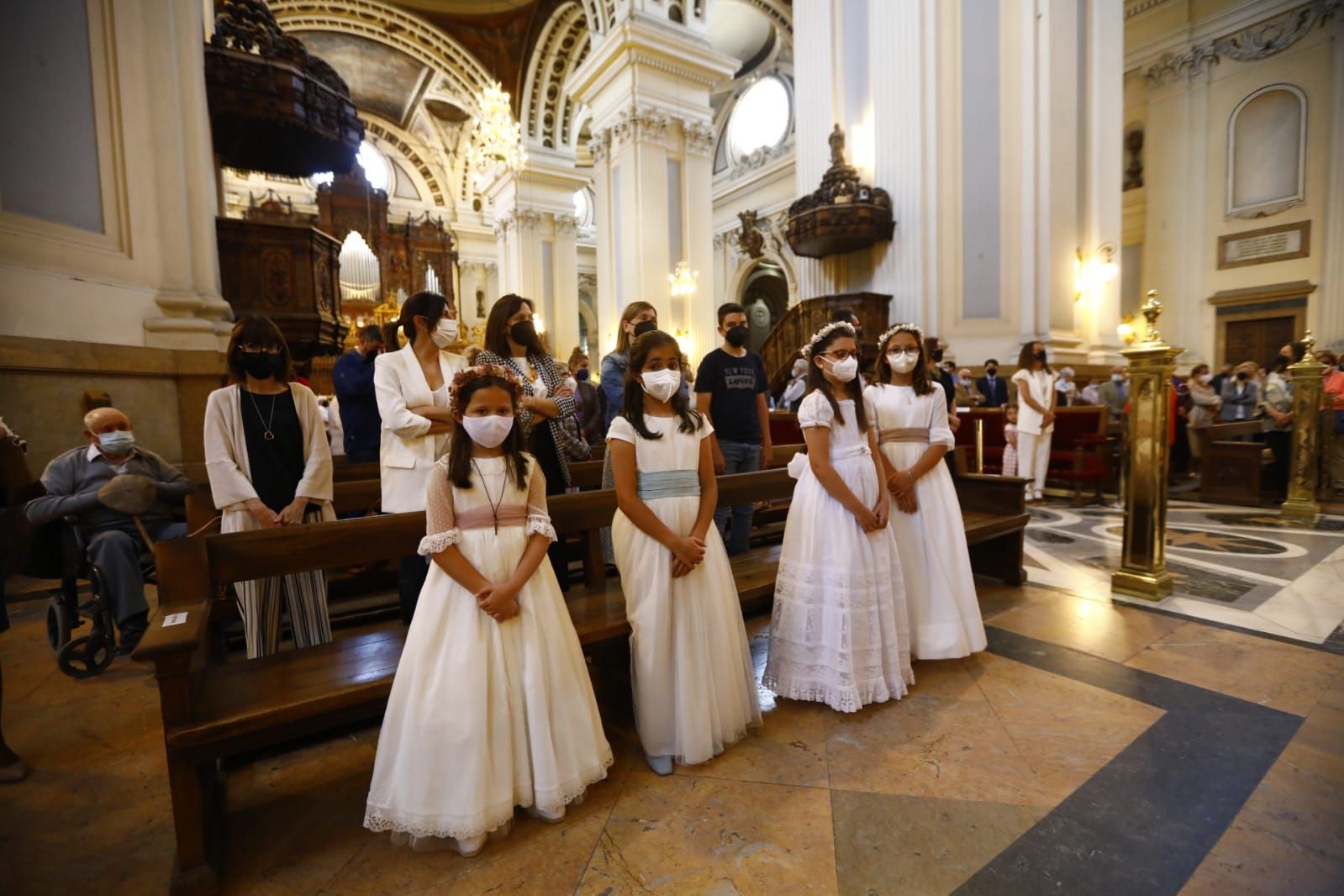 La Basílica del Pilar celebra el Corpus Christi con una misa y una pequeña procesión en las naves laterales