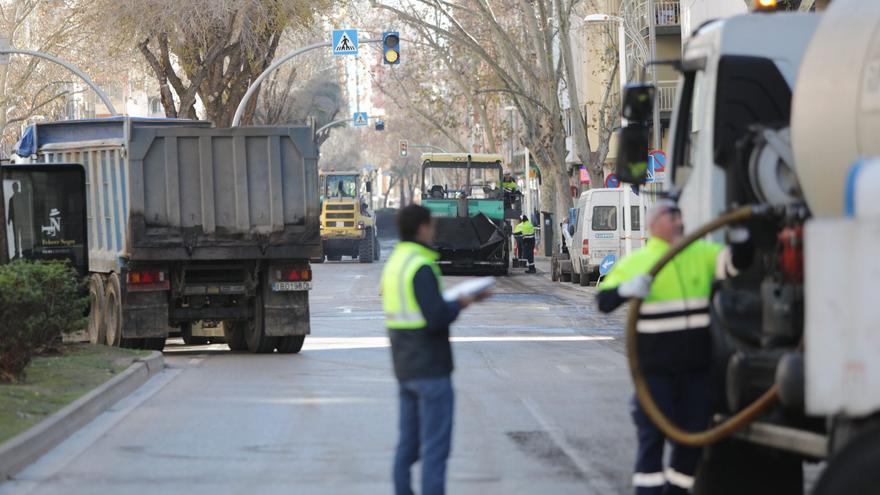 (VÍDEO) Asfaltado de la calle Manacor: las obras afectarán hoy y mañana el tramo comprendido entre Gabriel Alomar y Joan Alcover