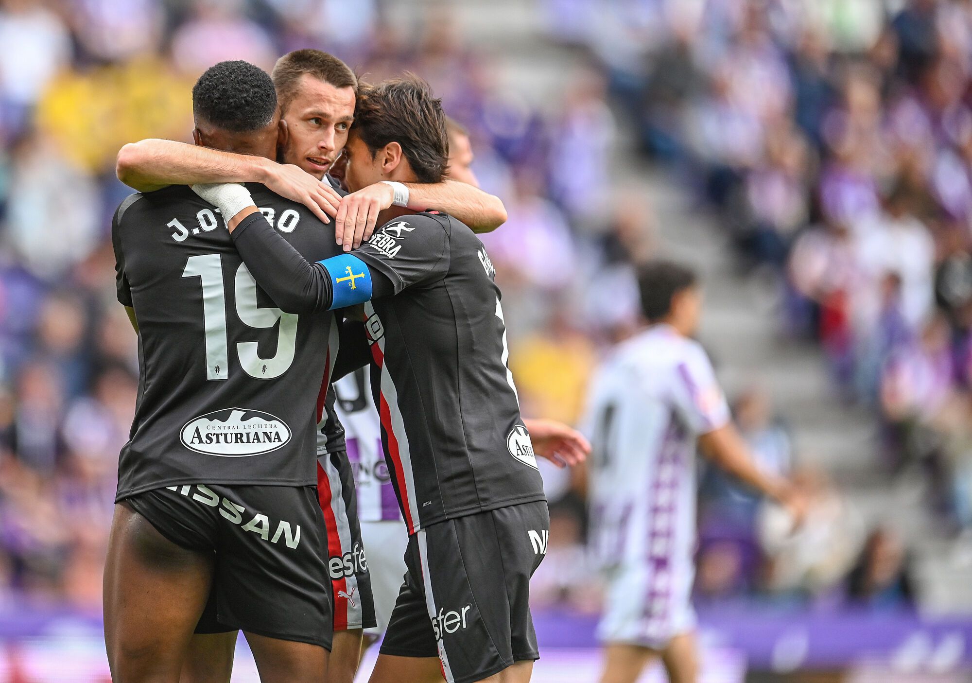 EN IMÁGENES: El Valladolid-Sporting disputado en Zorrilla con notable presencia de La Mareona