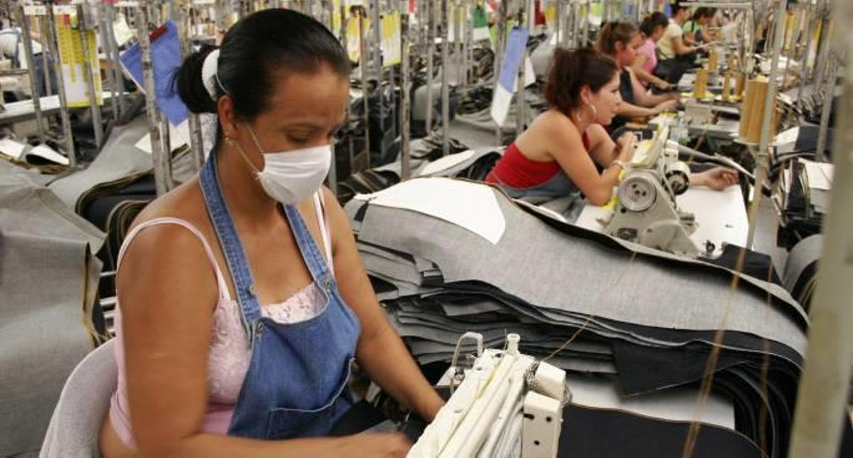 ¿Por qué cobran menos las mujeres que los hombres?