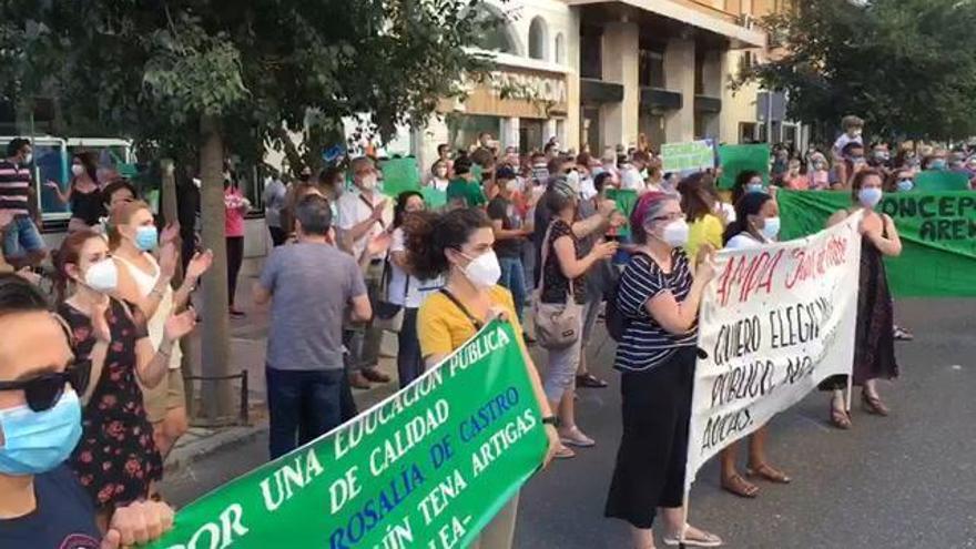 Las ampas de centros públicos de Córdoba exigen en redes que sus hijos estudien en el colegio elegido