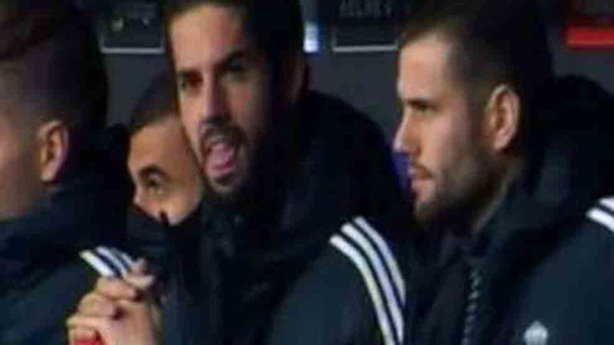 Isco botó al ritmo de los cánticos pericos