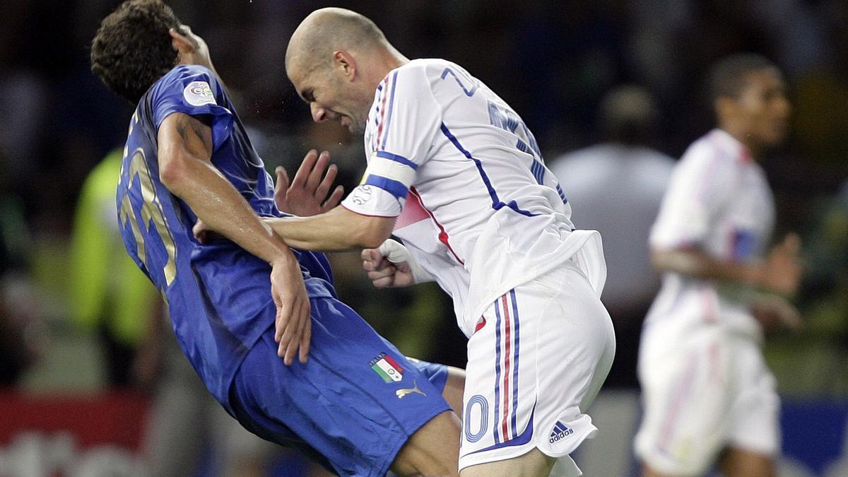 Zidane golpea a Materazzi en la final del Mundial de 2006.