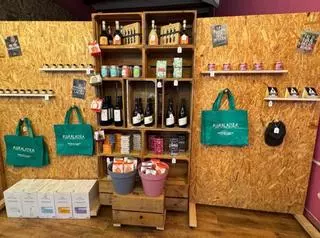 La Tita Riviera abre un mercado con productos gallegos