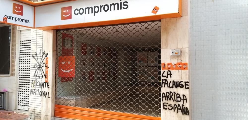 La puerta de la sede de Compromís