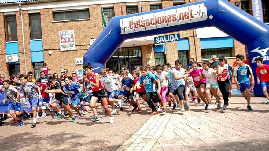 La carrera solidaria del Diocesano reúne a seiscientos corredores en Cáceres