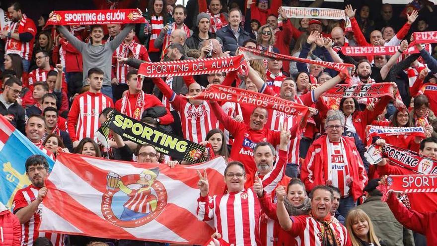 Aficionados del Sporting, en las gradas del José Zorrilla de Valladolid.