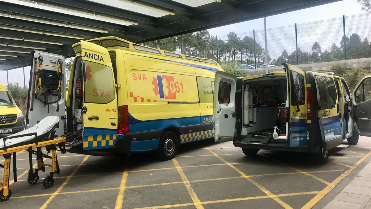 A la izquierda, la ambulancia medicalizada, y a la derecha, la que se acaba de incorporar al servicio