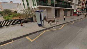 Un detingut a Palma per trencar una marquesina d’autobús i amenaçar els vianants