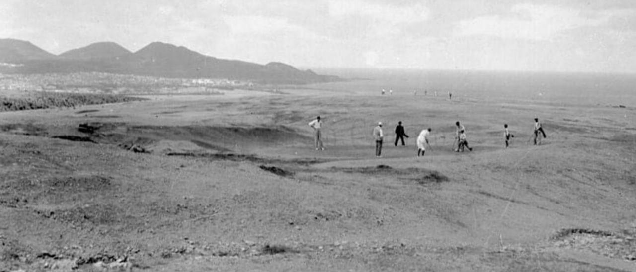 Los británicos solían practicar el golf en las dunas de arena que había en lo que hoy es el barrio de Santa Catalina. | | LP/DLP