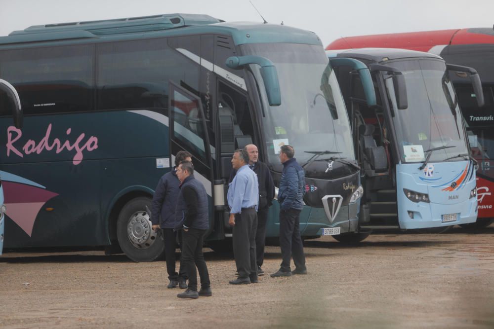 Más de 170.000 valientes desafían a la lluvia en Cheste