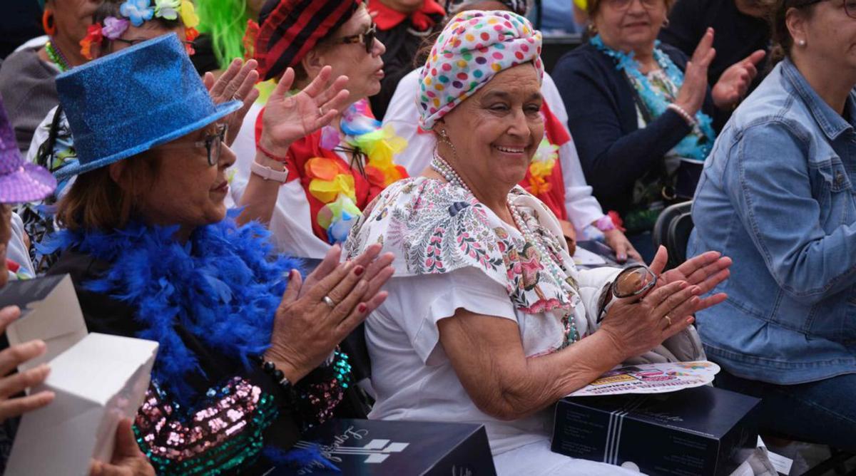 El Carnaval de Santa Cruz pone el broche de oro con un tributo a sus mayores