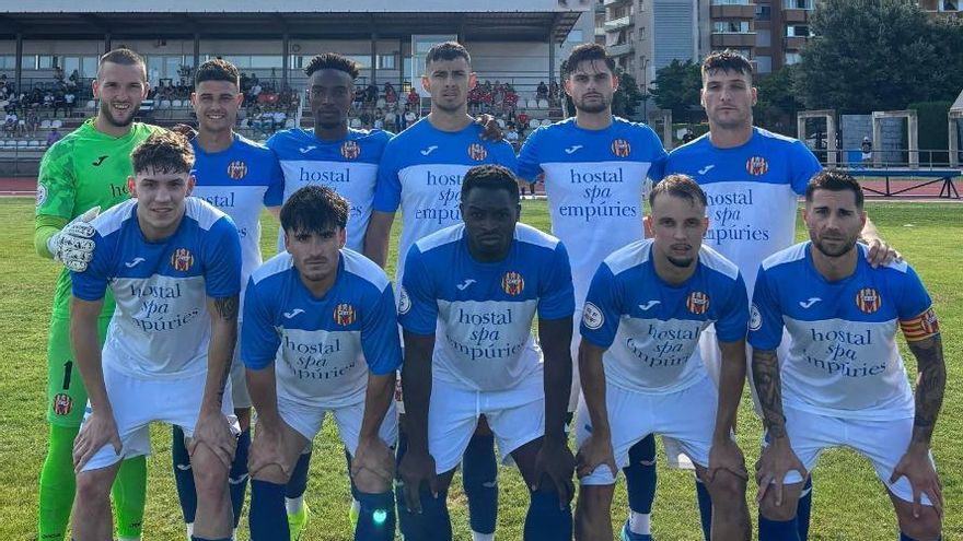 L'onze inicial de l'Escala contra el Terrassa.