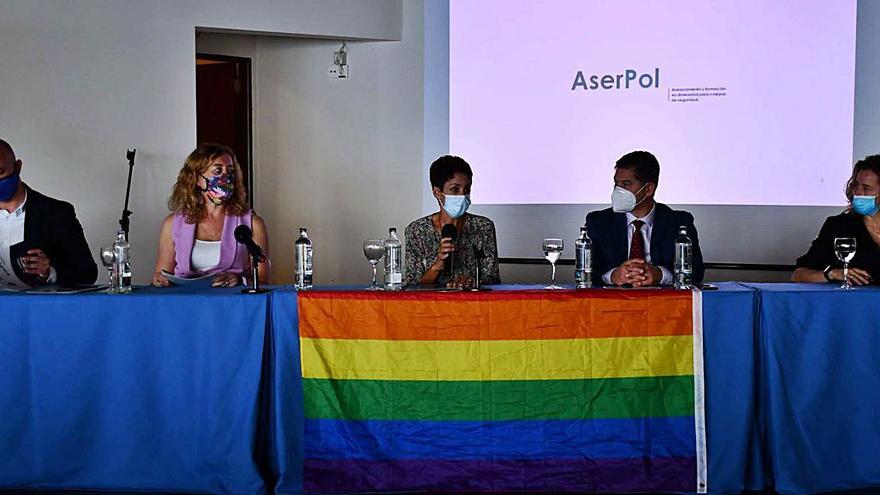 Por la izquierda, Emma Colao, Teresa Mayans, Onalia Bueno, Tomás Fernández y Begoña Gallego.