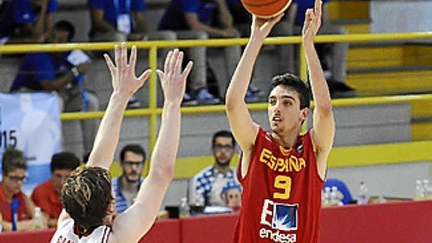 Marc Garcia dóna la victòria a la selecció amb un triple miraculós