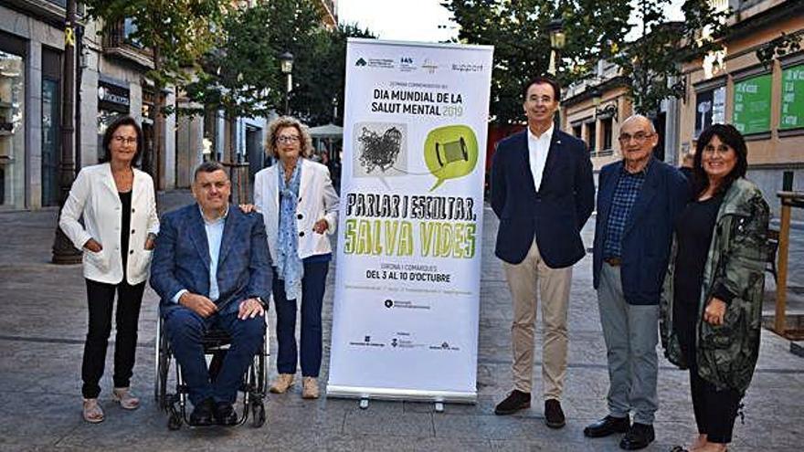 Els representants de les entitats organitzadores de la Setmana commemorativa.