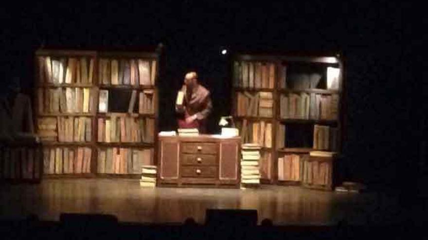 &quot;El guardián de los cuentos&quot; acerca la pasión por la lectura al Teatro Latorre