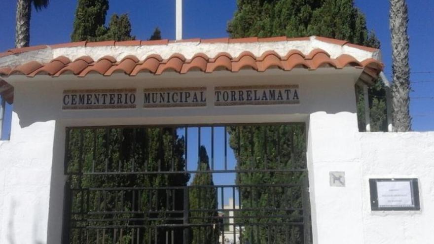 Torrevieja cierra el cementerio de La Mata y solo será visitable los miércoles