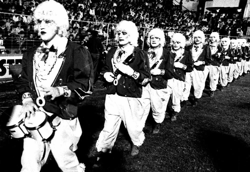 Una murga en el Estadio Insular en los 80.