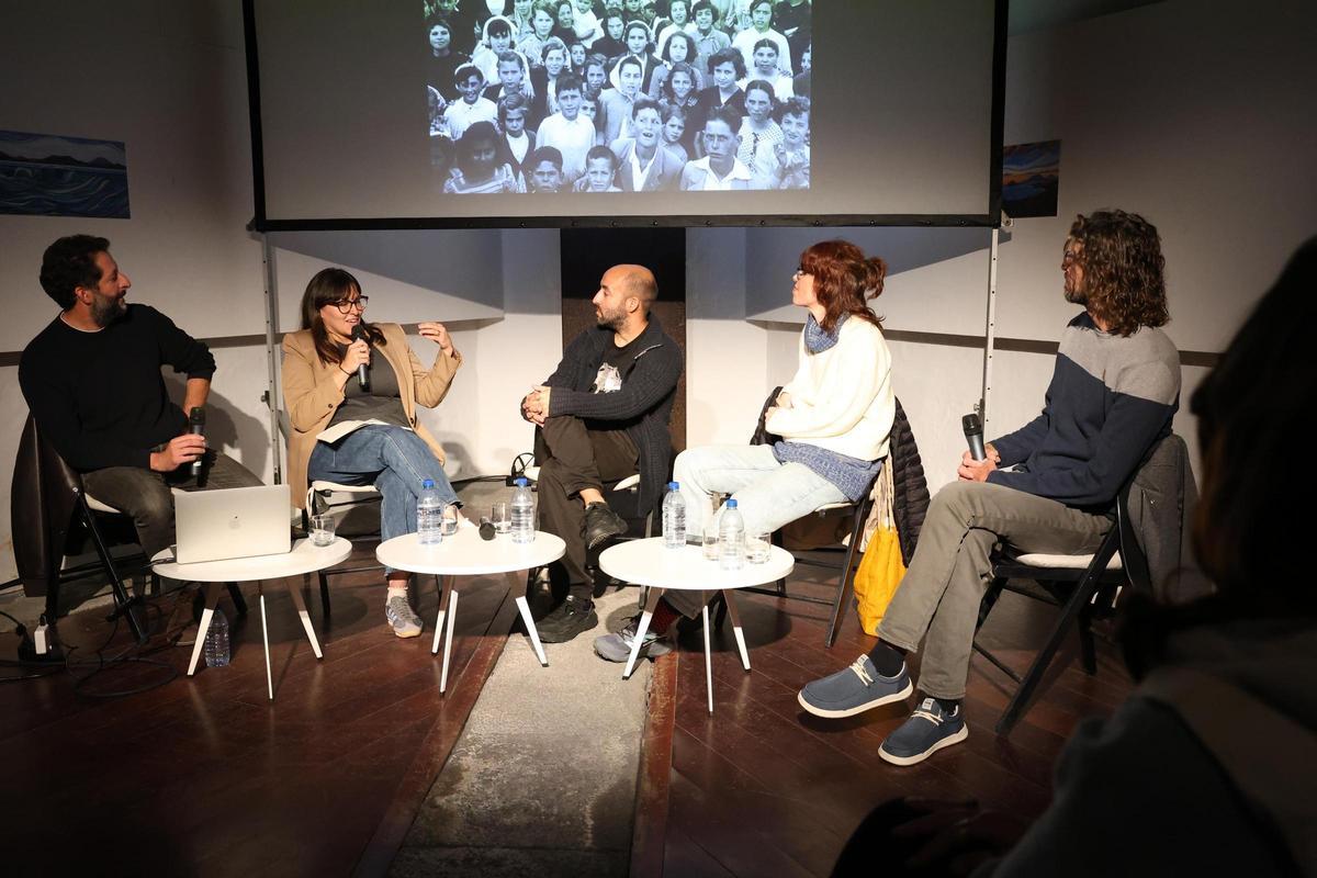 Mesa redonda, ayer, en Haría por el centenario del fotógrafo Javier Reyes.